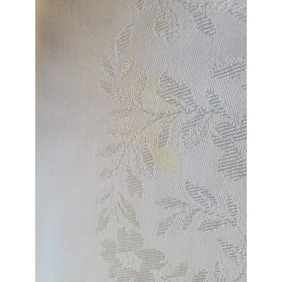 Vtg White Floral Metallic Home Dining Tablecloth & Napkins 60"x45" & 10.5"x11" - Picture 3 of 15